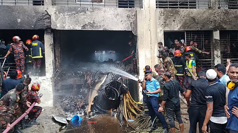 মাইলস্টোনে যুদ্ধবিমান বিধ্বস্তে নিহত ২০, আহত দেড় শতাধিক